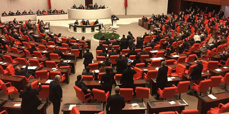 İYİ Parti'nin 'emekli bayram ikramiyesi bin 550 TL olsun' teklifi reddedildi