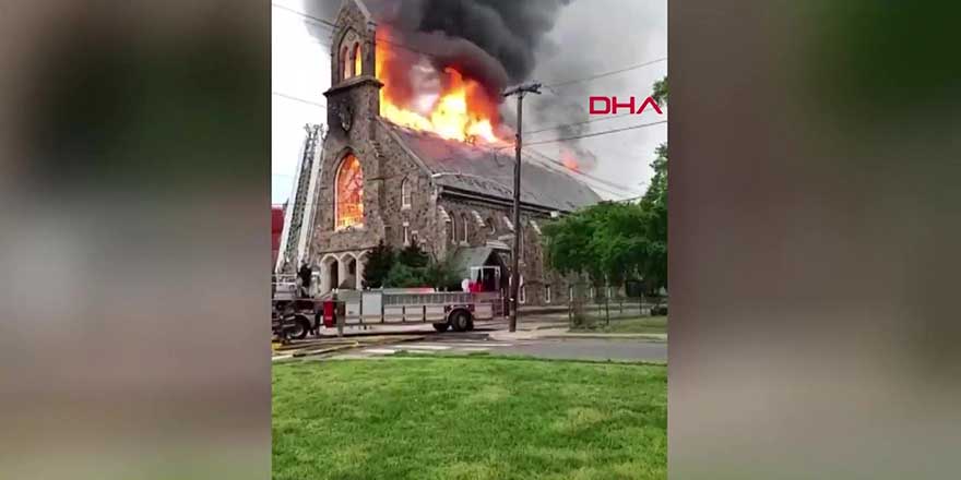 ABD’deki tarihi  Aziz Leo Kilisesi’nde yangın çıktı