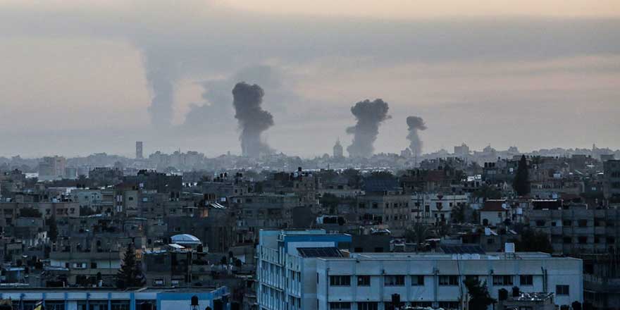 İsrail Gazze'yi bombardımana tuttu!