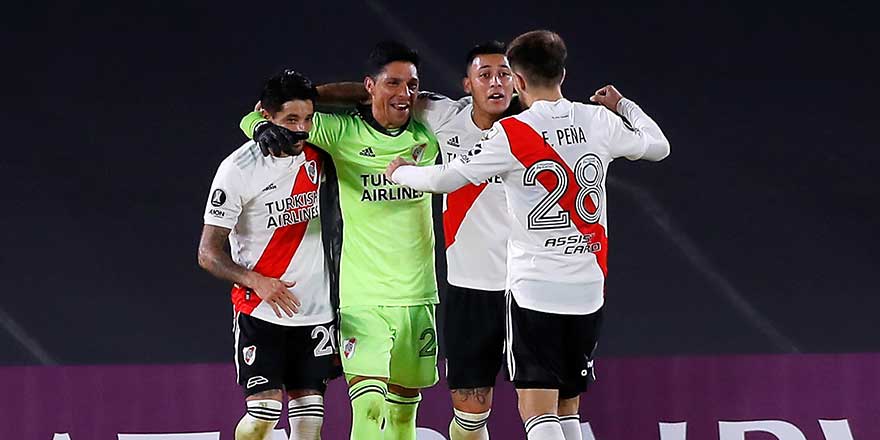 River Plate Sante Fe maçında tarihte görülmemiş olay! 