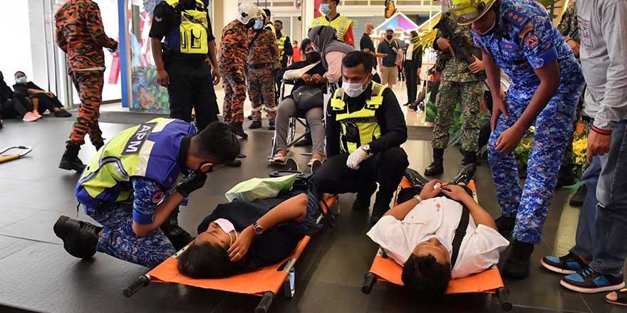 Malezya'da metro faciası! Kafaya kafaya çarpıştılar