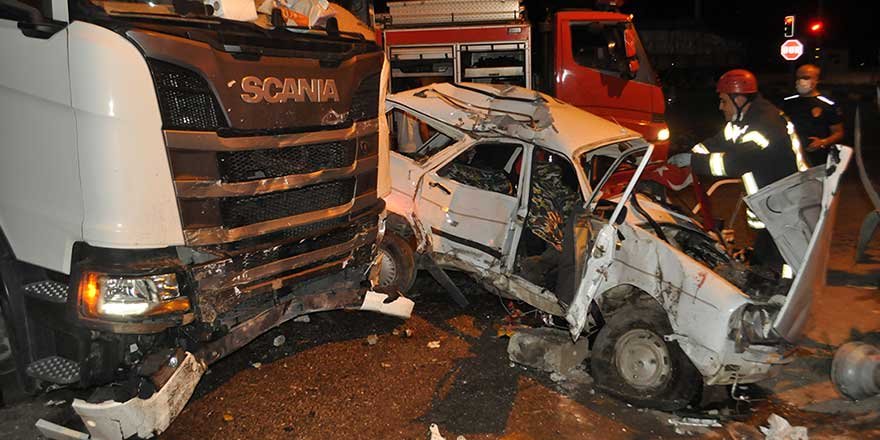 Manisa'da TIR ile otomobilin feci kazası!