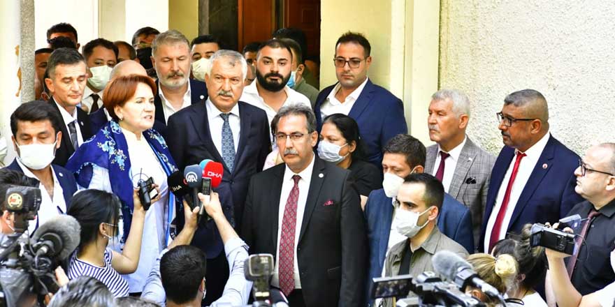İYİ Parti Genel Başkanı Meral Akşener Adana'da esnafın derdini dinledi