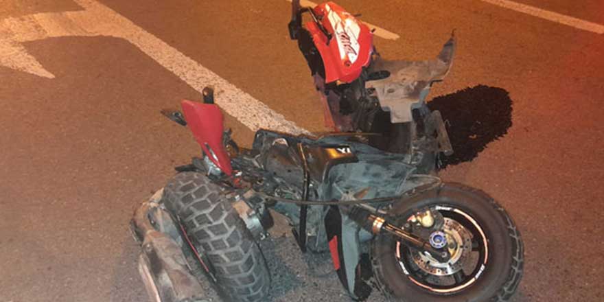 Feci kazada motosiklet paramparça oldu!