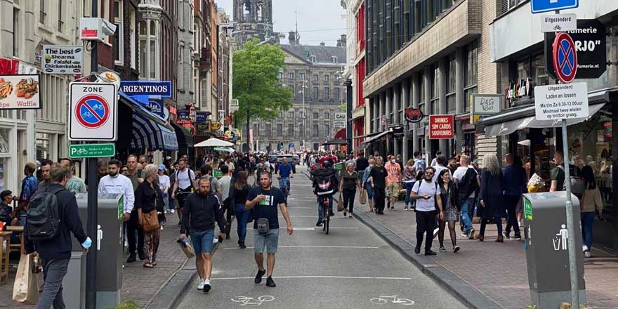 Hollanda'da kapalı alanlarda maske zorunluluğu kaldırıldı