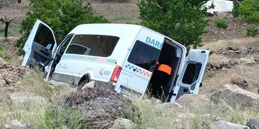 Malatya'da yolcu minibüsü devrildi!