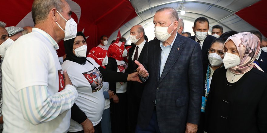 Üstünü çizdiği iddia ediliyordu! Erdoğan'ın Diyarbakır ziyaretinde dikkat çeken isim