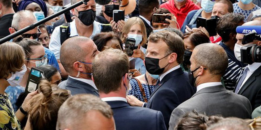 Fransa Cumhurbaşkanı Macron'a, tapınak ziyaretinde tepki