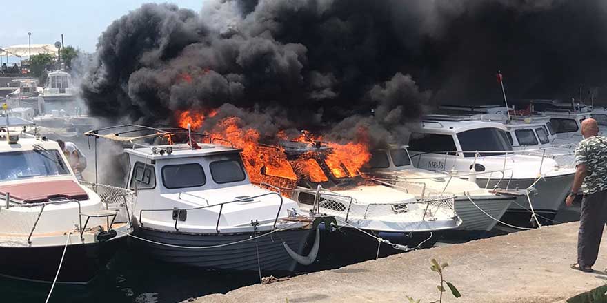 Maltepe Sahili'nde panik anları! Tekneler alevler içinde kaldı