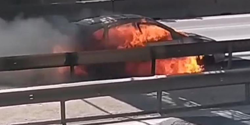 Ataşehir'de otomobil yangını D-100'ü kapattı