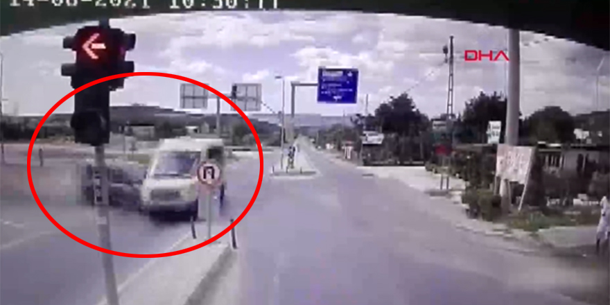 Çatalca'da yolcu minibüsü ile hafif ticari araç çarpıştı: 6 yaralı