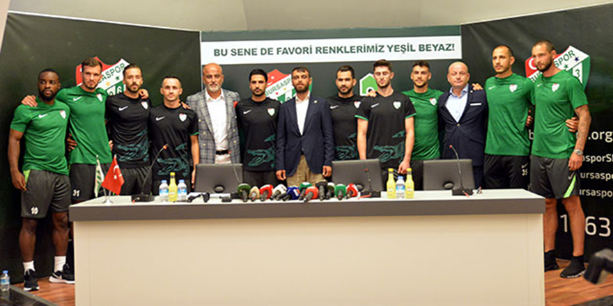 Bursaspor, yeni oyuncularını tanıttı