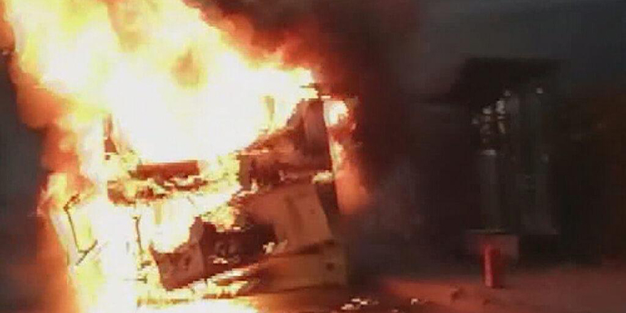 Küçükçekmece'de İETT otobüsü alev alev yandı