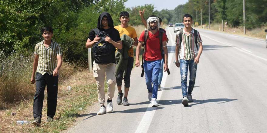 Afgan göçmenler, Yunanistan sınır kapısına akın ediyor