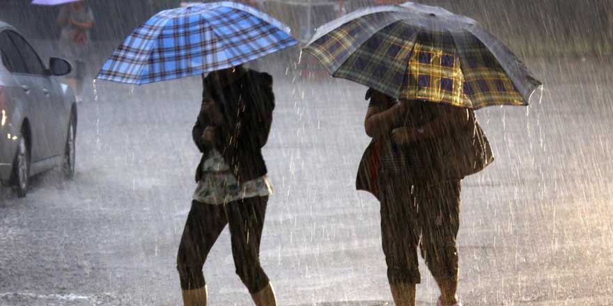 Meteoroloji il il uyardı: Ani sel baskınlarına dikkat! Türkiye yağışa teslim