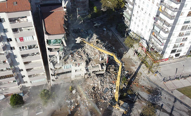 Depremde 11 kişinin öldüğü Yılmaz Erbek Apartmanı’nın mimarına tahliye