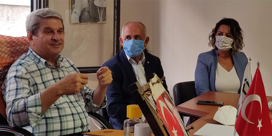 Aytun Çıray, İYİ Parti Bergama İlçe Başkanlığı'nı ziyaret etti