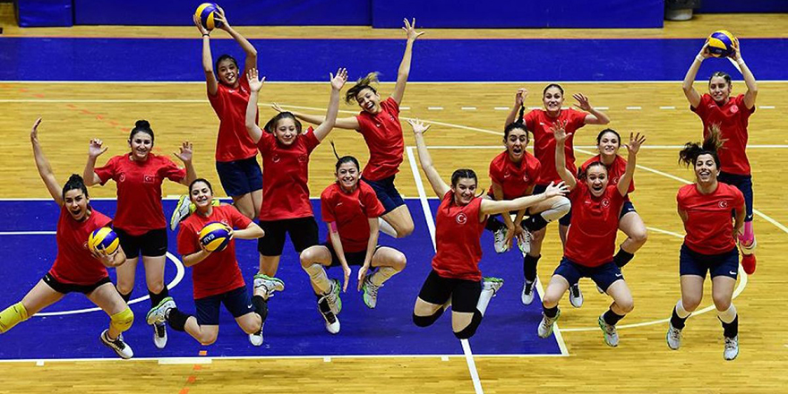 İşitme engelli kadın voleybol takımı, Dünya Şampiyonası'nda yarı finalde