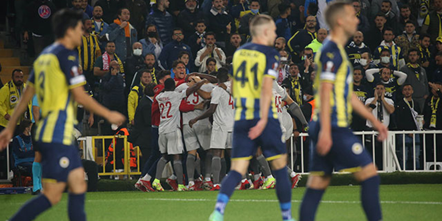 Fenerbahçe 3-0 mağlup bitirdi