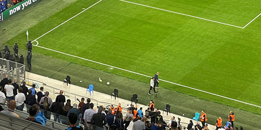 Marsilya - Galatasaray maçına tribün olayları nedeniyle ara verildi