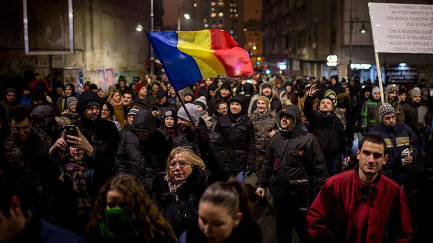 Romanya'da, mecliste gensoru önergesinin kabul edilmesiyle birlikte hükümet düştü