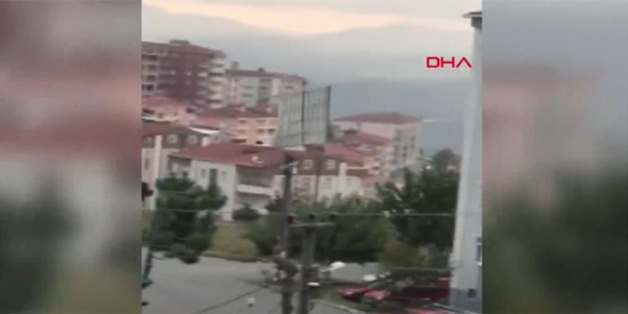 Zonguldak'ta fırtına çatı uçurdu