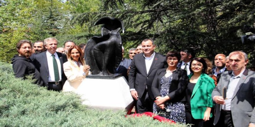Ankara'daki İlhan Koman’ın heykeliyle ilgili yalan ortaya çıktı