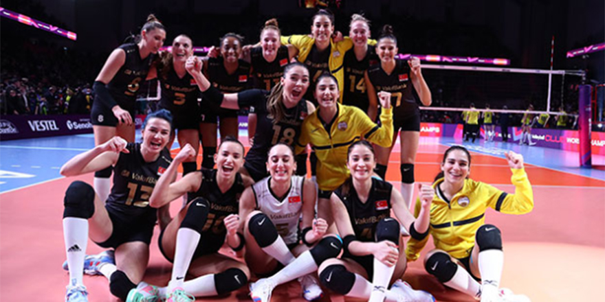 Vakıfbank, Fenerbahçe Opet'i mağlup ederek finale yükseldi