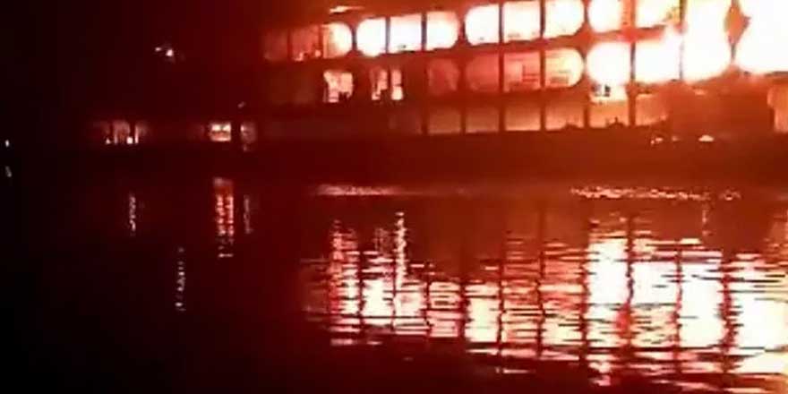 Bangladeş'te feribot yangını! 32 kişi hayatını kaybetti