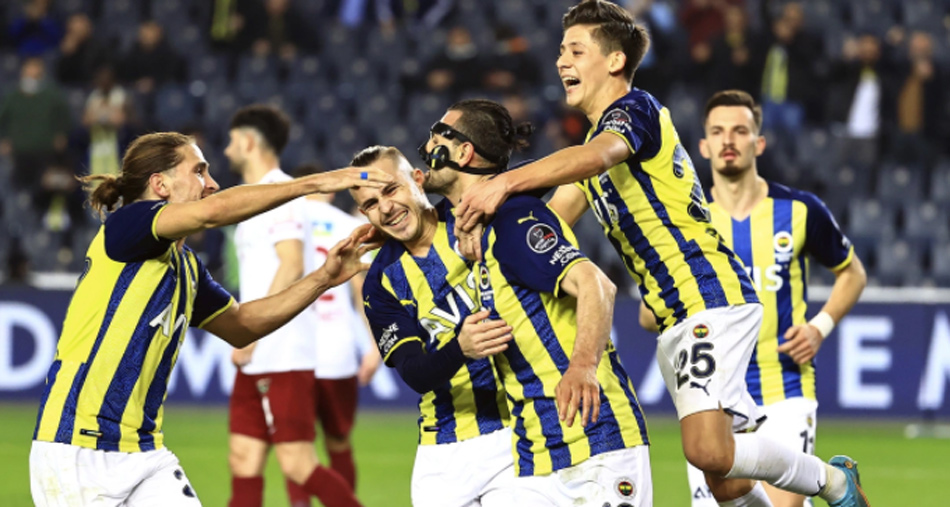 Fenerbahçe'yi galibiyete penaltılar taşıdı