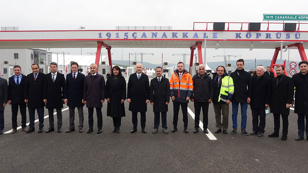 Ulaştırma Bakanı gün doğumunu 1915 Çanakkale Köprüsü'nde karşıladı