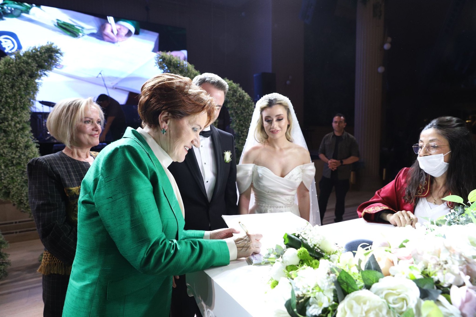 Meral Akşener nikah şahitliği yaptı