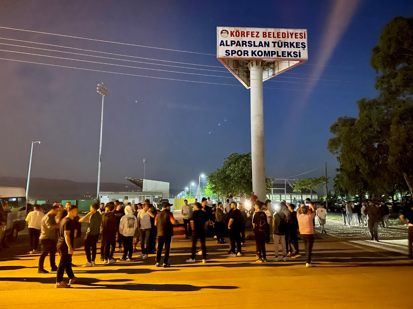 Taraftarlar Kocaelispor tesislerini bastı
