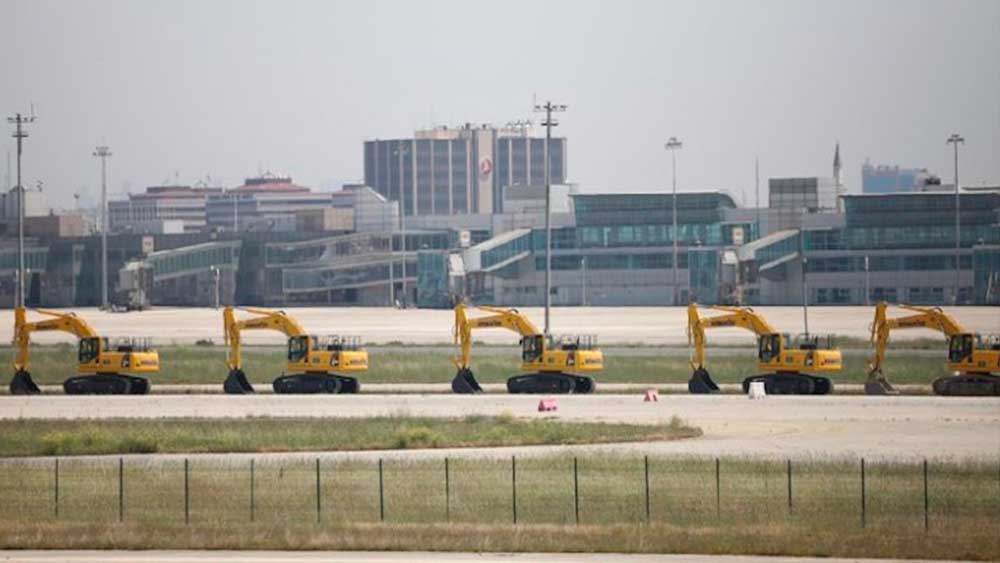 Atatürk Havalimanı'nda ara verilen yıkım, yeniden devam ediyor