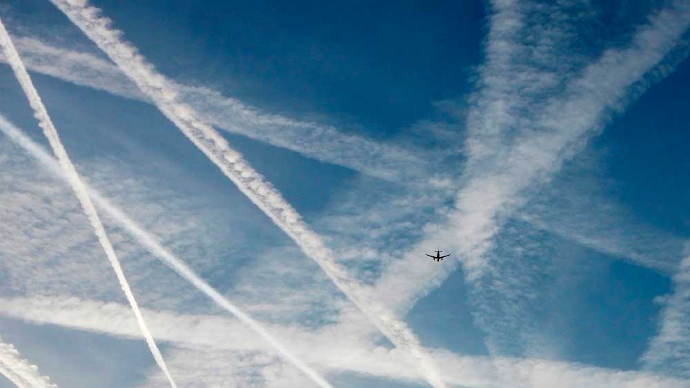 Chemtrails over the country club