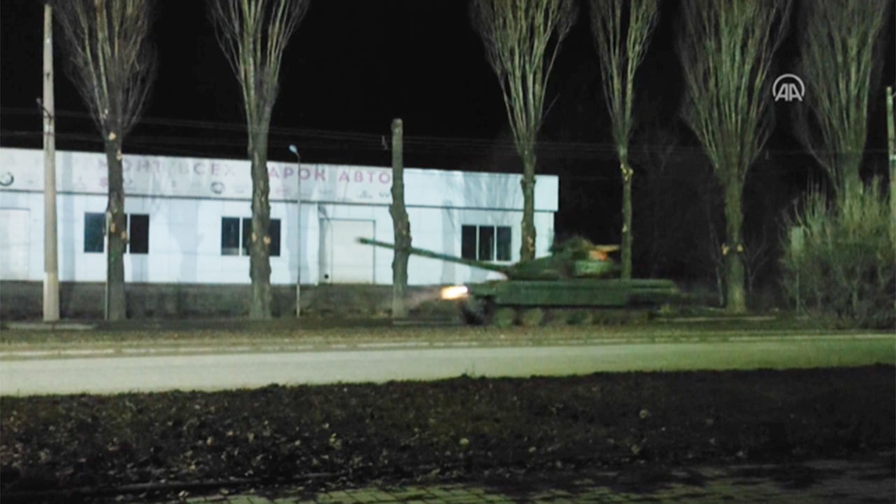 Rus tankları Donbas’a girdi