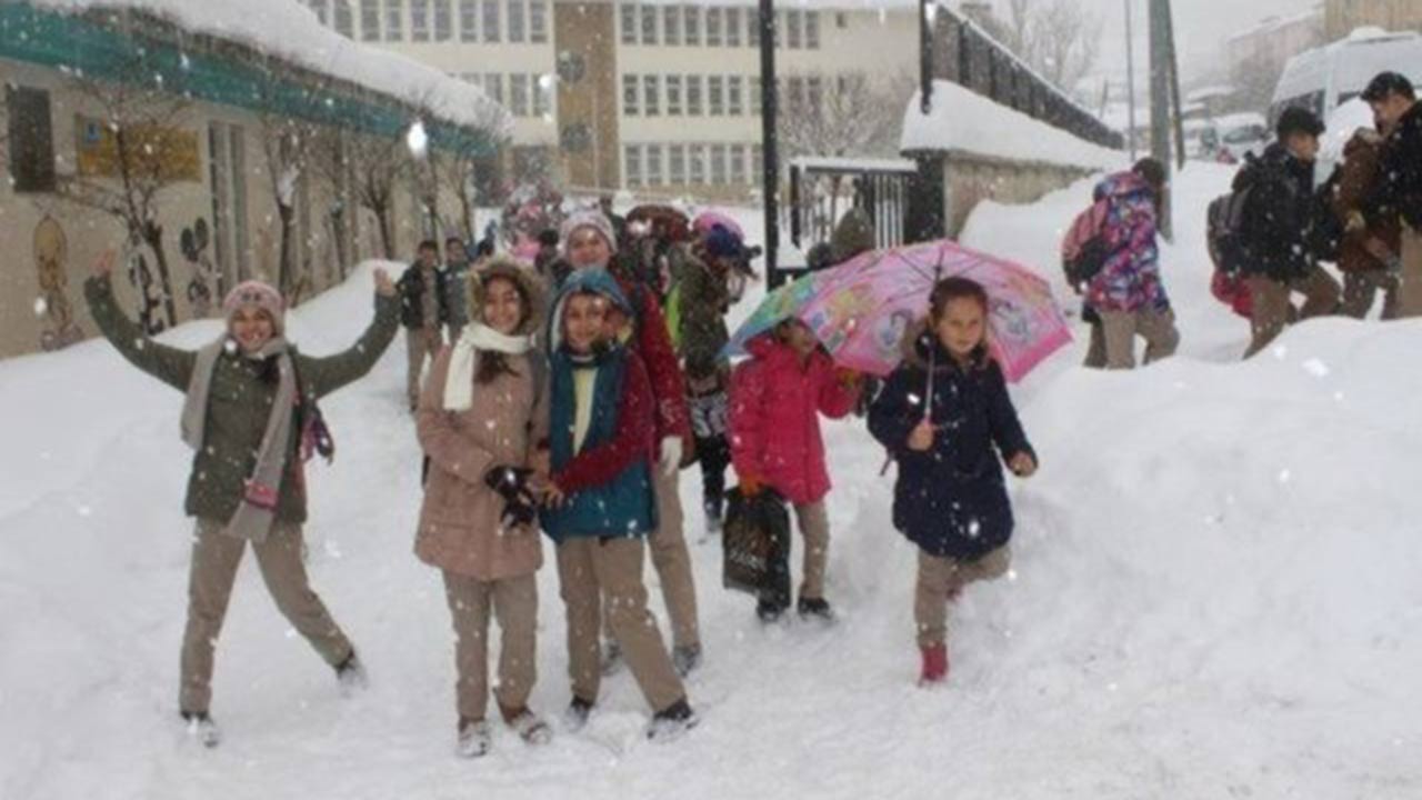 Valilikler art arda açıkladı, eğitime kar engeli