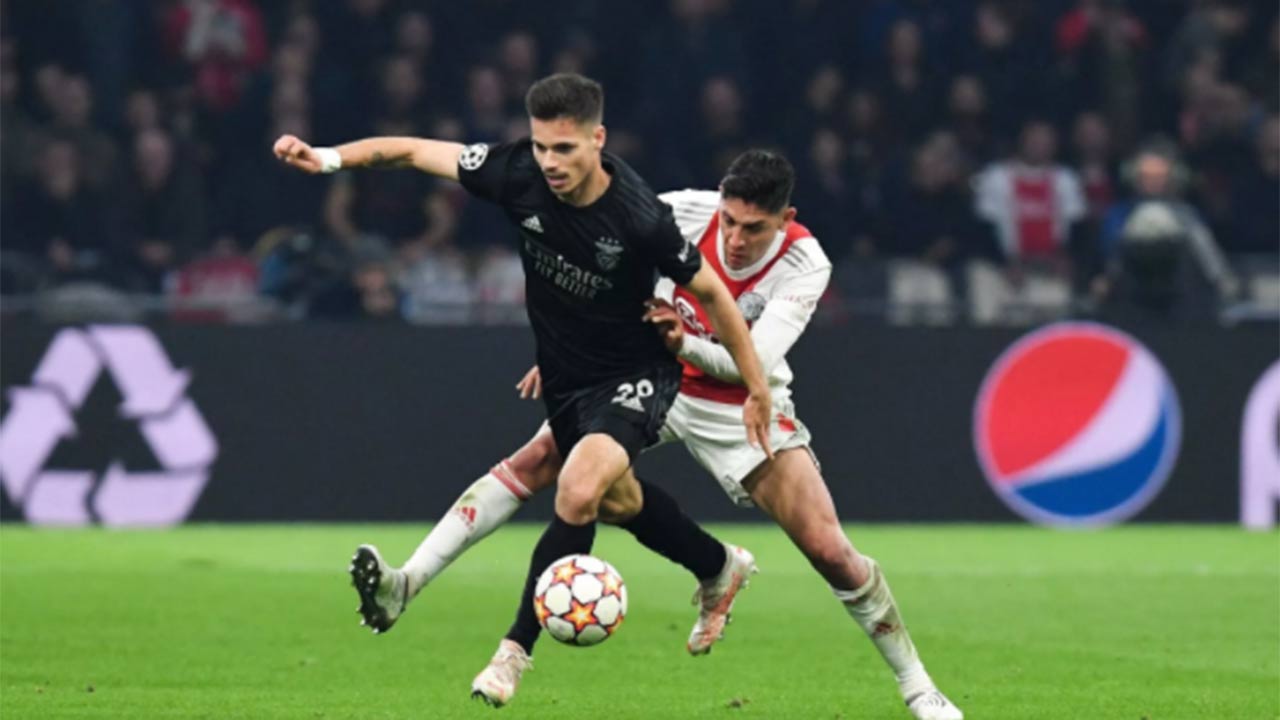 Ajax, Benfica'ya evinde kaybetti