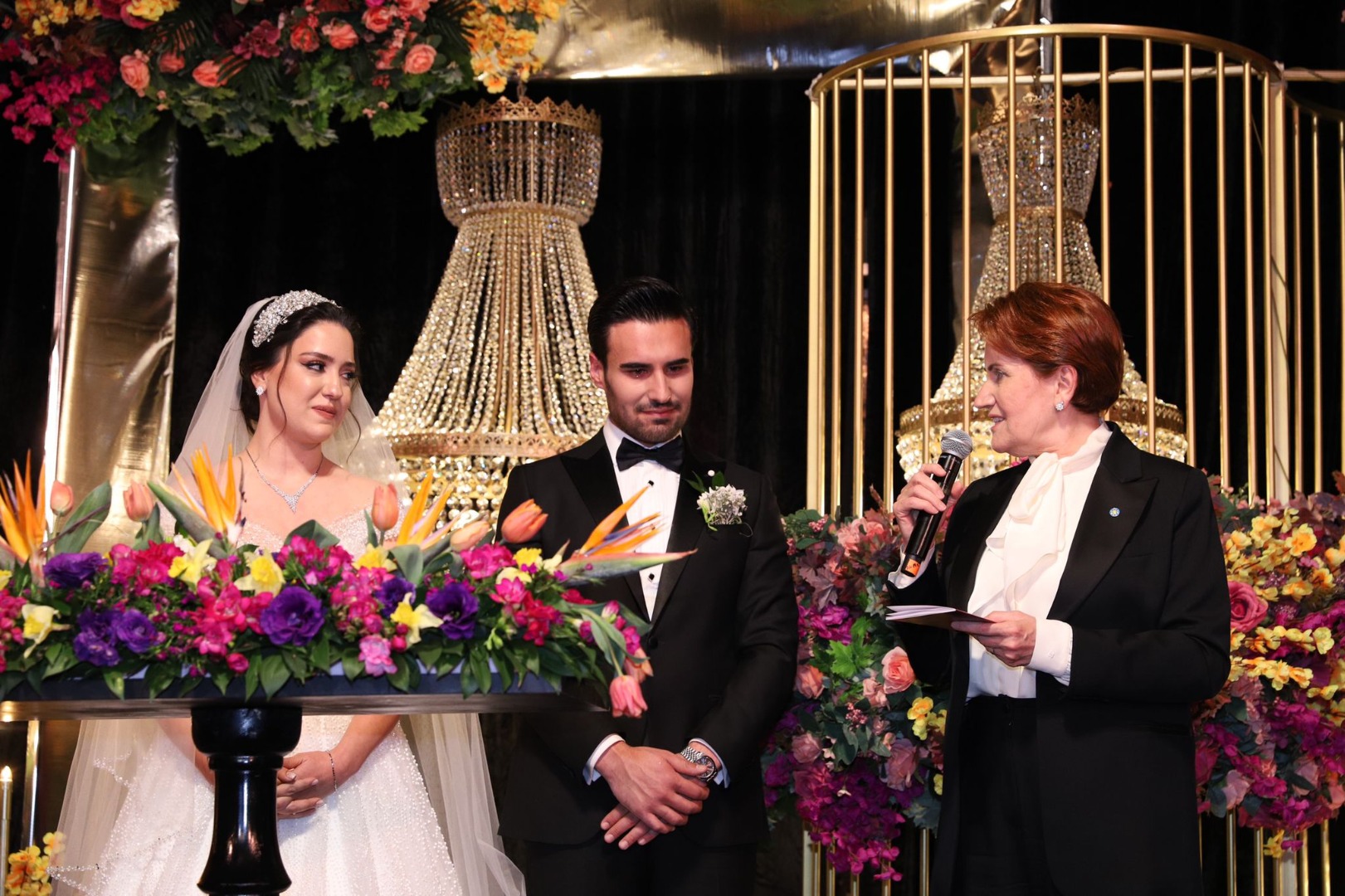 İYİ Parti Genel Başkanı Meral Akşener nikah şahidi oldu