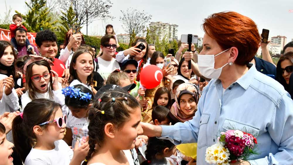 23 Nisan'ı çocuklarla geçirdi: Akşener'den çocuk şenliği ziyareti