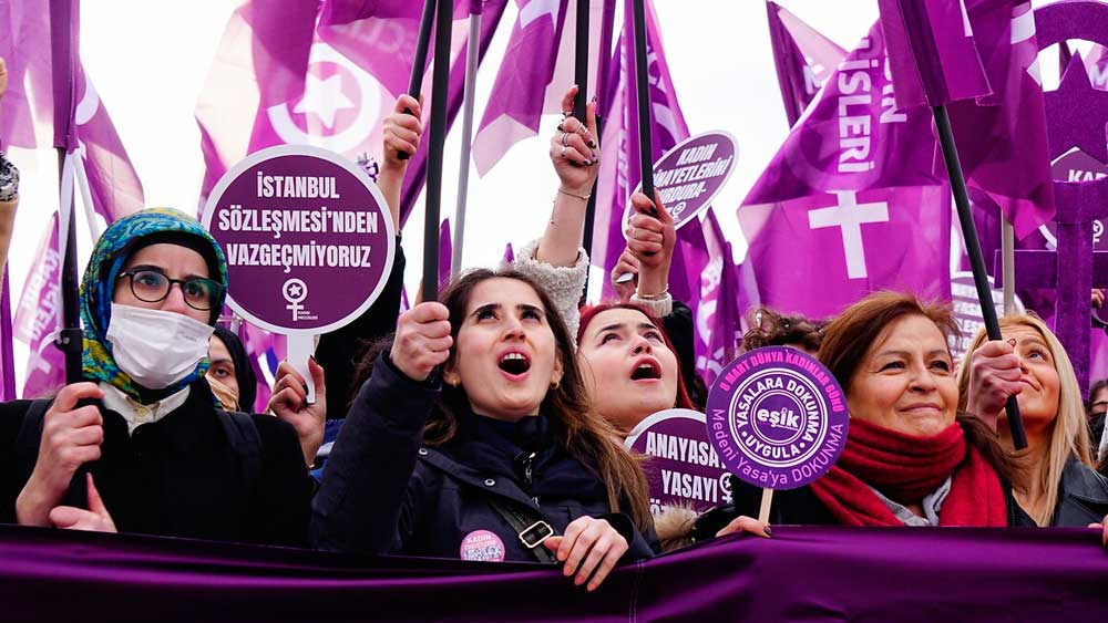 İstanbul Sözleşmesi için kritik gün: Kadın avukatlar Danıştay'a akın etti