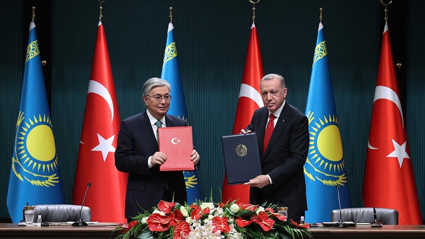 Türkiye ile Kazakistan arasında 15 anlaşma birden...