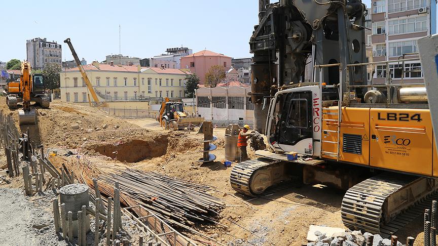 Taksim'deki cami inşaatı sürüyor
