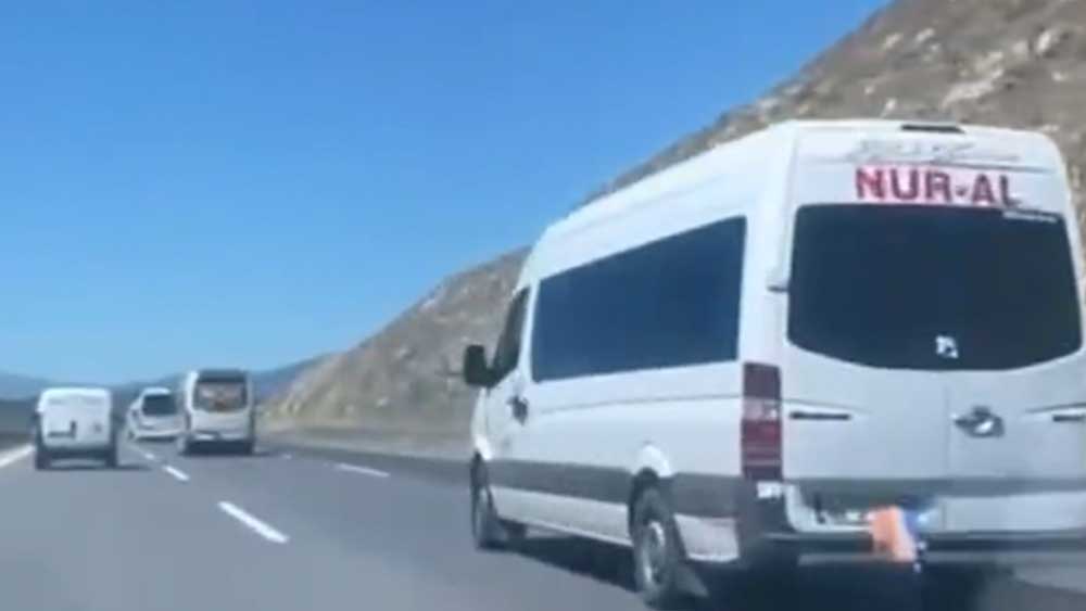 AKP konvoyunda dikkat çeken olay: Niye plakayı saklıyorlar?