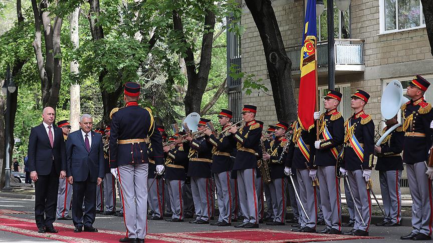 Yıldırım Moldova'da resmi törenle karşılandı