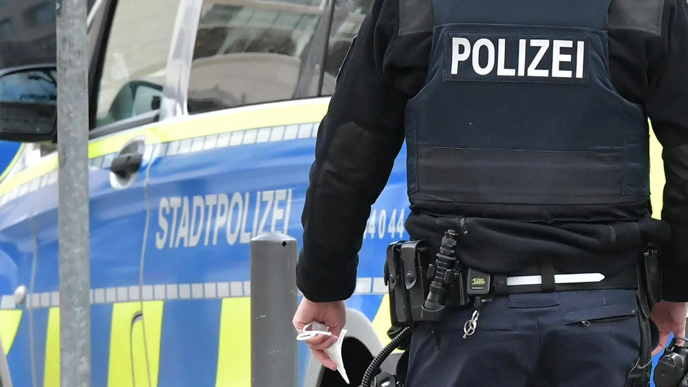 Almanya'da ırkçı saldırı: Saçı ateşe verilen kadın ağır yaralandı