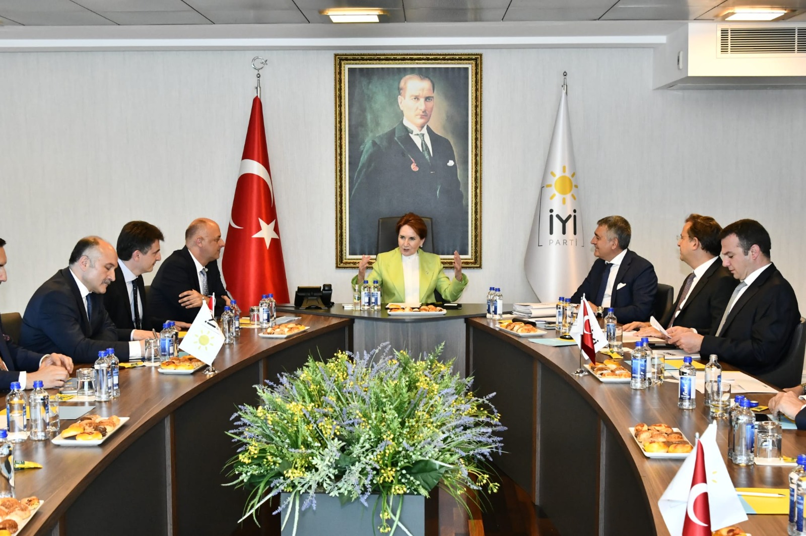 Meral Akşener, TÜSİAD Yönetim Kurulu Başkanı Turan'ı kabul etti