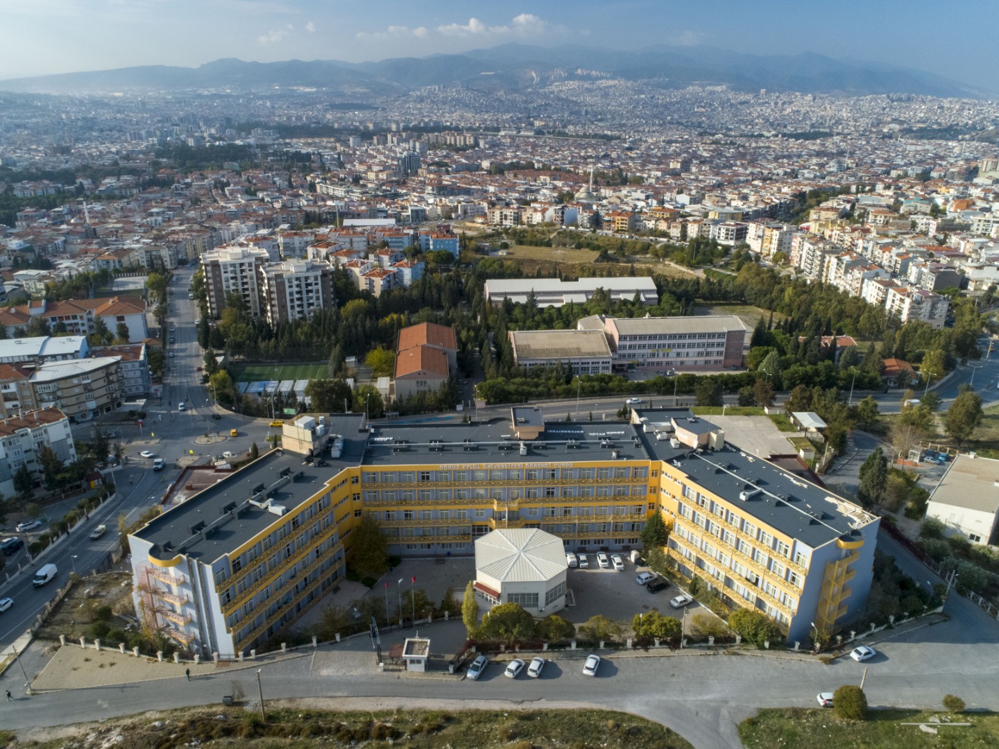 Dokuz Eylül Üniversitesi 40 öğretim üyesi alıyor