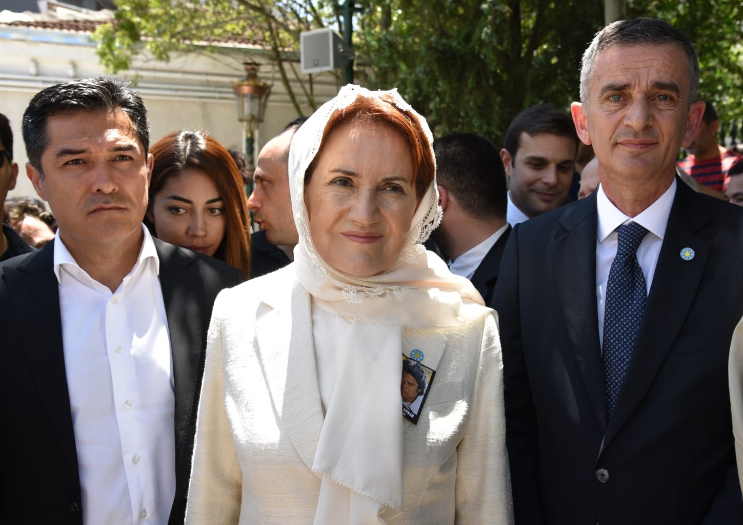 Akşener, Cüneyt Arkın'ın Teşvikiye Camii'ndeki cenaze törenine katıldı