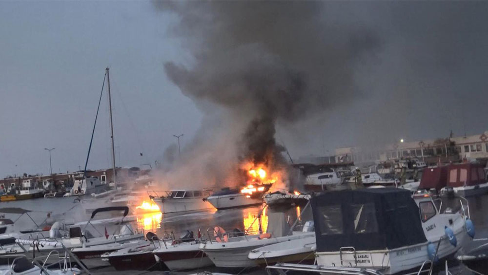 Yedi tekne alev alev yandı tekneler kullanılamaz hale geldi
